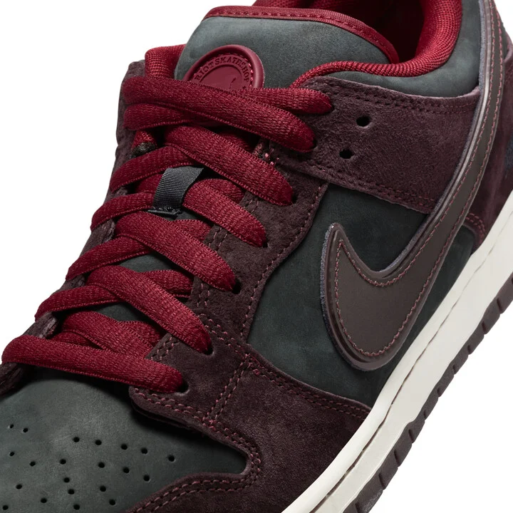 Men's Nike SB Dunk Low Pro Skate Shoes in Brown | FZ1289-200 - Image 7