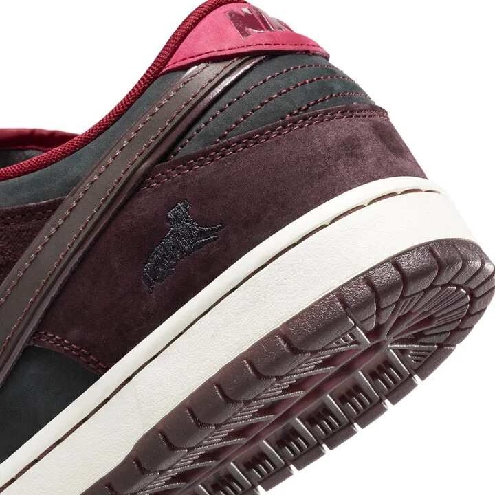 Men's Nike SB Dunk Low Pro Skate Shoes in Brown | FZ1289-200 - Image 8