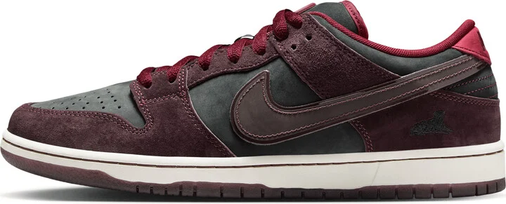 Men's Nike SB Dunk Low Pro Skate Shoes in Brown | FZ1289-200