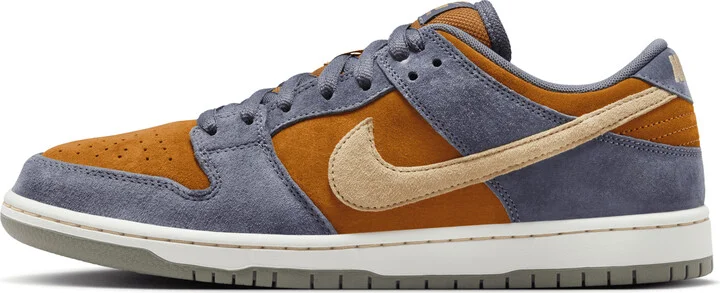 Men's Nike SB Dunk Low Pro Skate Shoes in Grey | HF3063-002