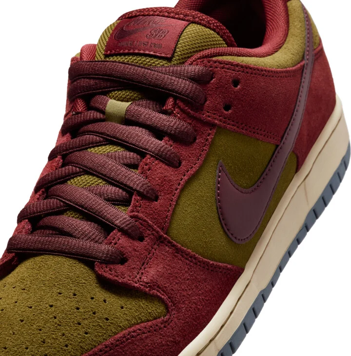 Men's Nike SB Dunk Low Pro Skate Shoes in Red | HQ1625-600 - Image 7