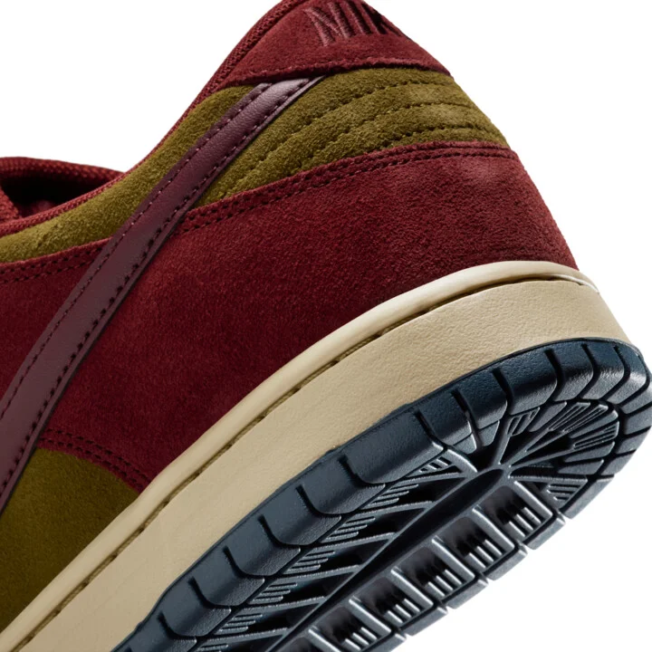 Men's Nike SB Dunk Low Pro Skate Shoes in Red | HQ1625-600 - Image 8