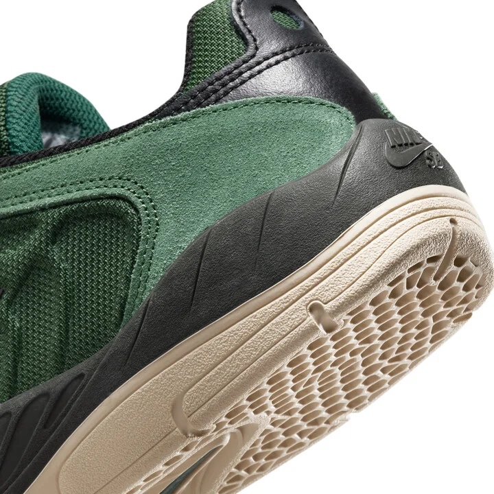 Men's Nike SB Vertebrae Shoes in Green | FD4691-300 - Image 8