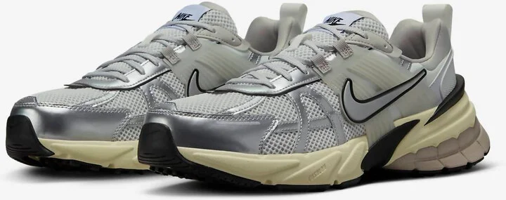 Men's V2K Run Sneaker In Summit White/platinumiron Ore/metallic Silver