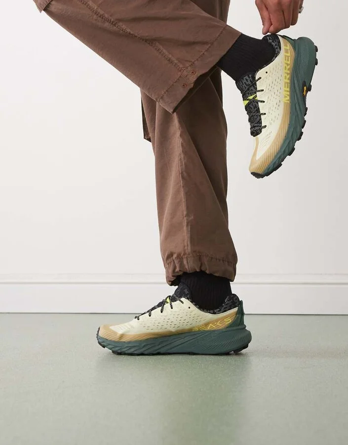 Merrell Agility Peak 5 sneakers in beige and gray