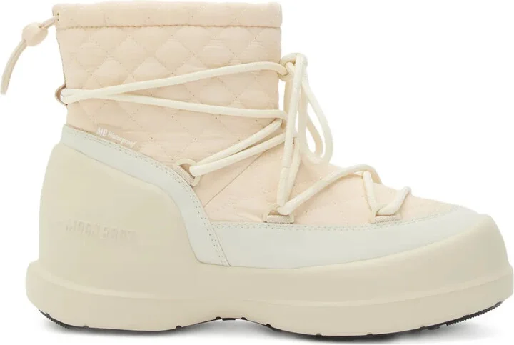 Mezzaluna quilted boots