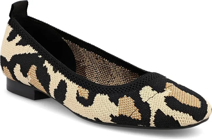 Beige/Black Leopard Print