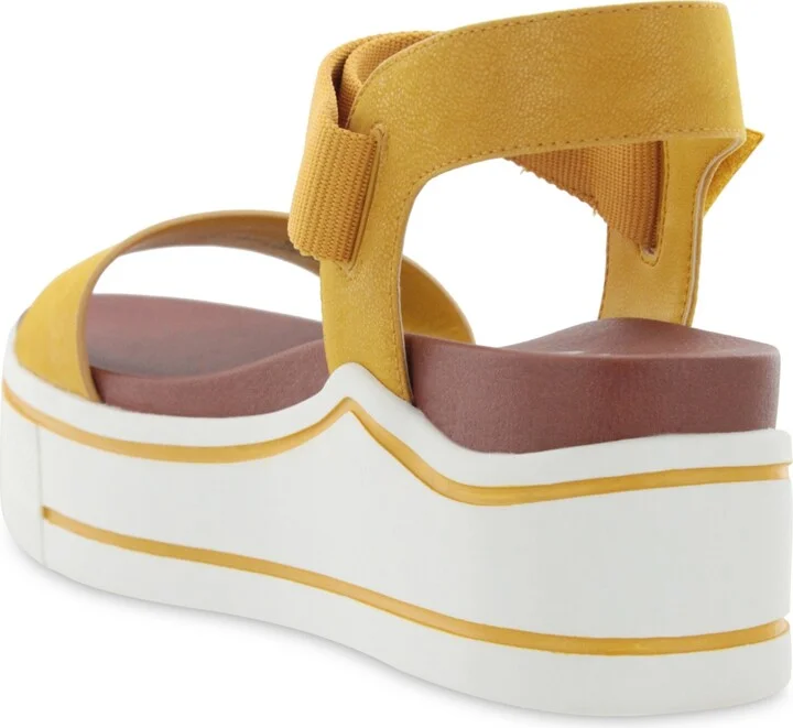 Mia Women's Odelia Round Toe Sandal - Image 3