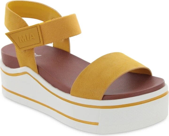 Mia Women's Odelia Round Toe Sandal