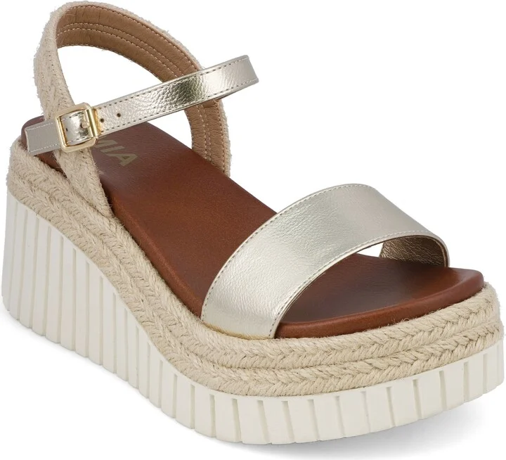 Mia Women's Yanis Round Toe Wedge Sandals
