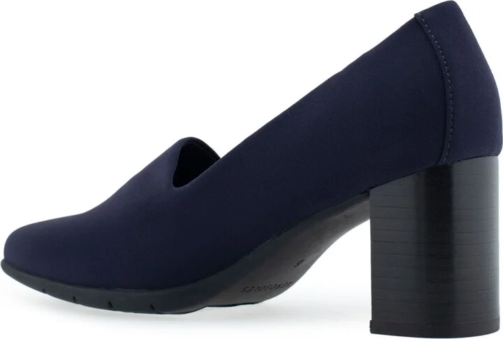 Midnight Block Heel Pump - Image 2