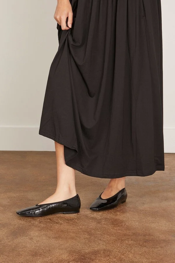 Minimalist Croco-Embossed Ballerina Flat in Black - Image 2