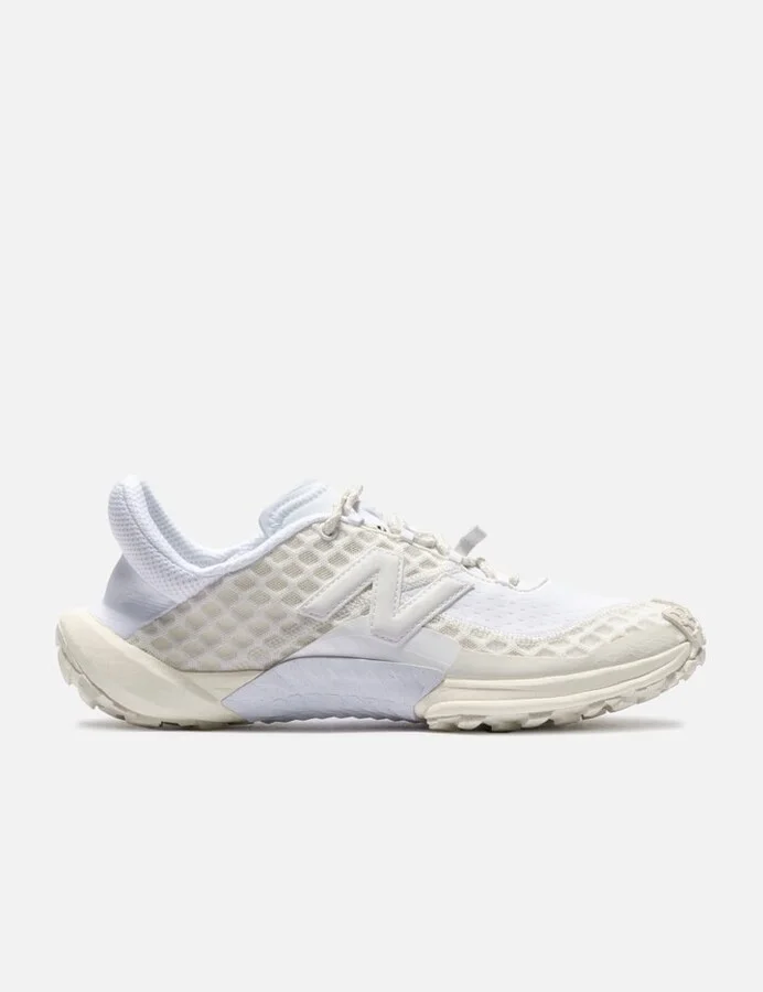 White > 白色 > 화이트 > ホワイト