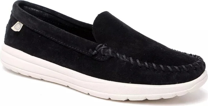Minnetonka Discover Classic SlipOn