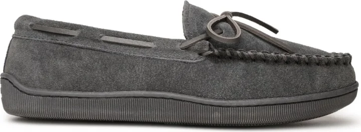Minnetonka Men's Pile Lined Hardsole Wide Width Slipper - Image 2
