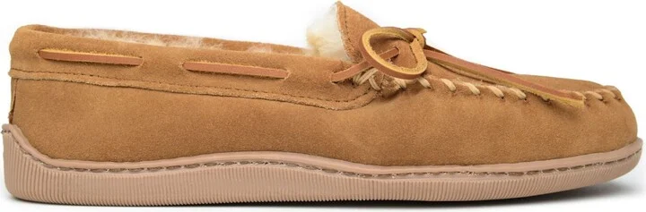 Minnetonka Men's Sheepskin Hardsole Moccasin Extended Sizes Slippers - Image 2
