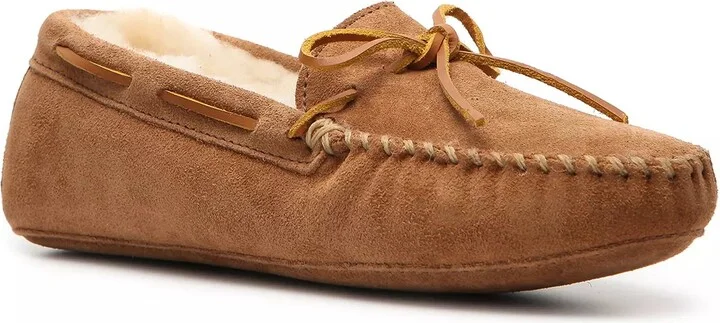 Minnetonka Sheepskin Softsole Slipper