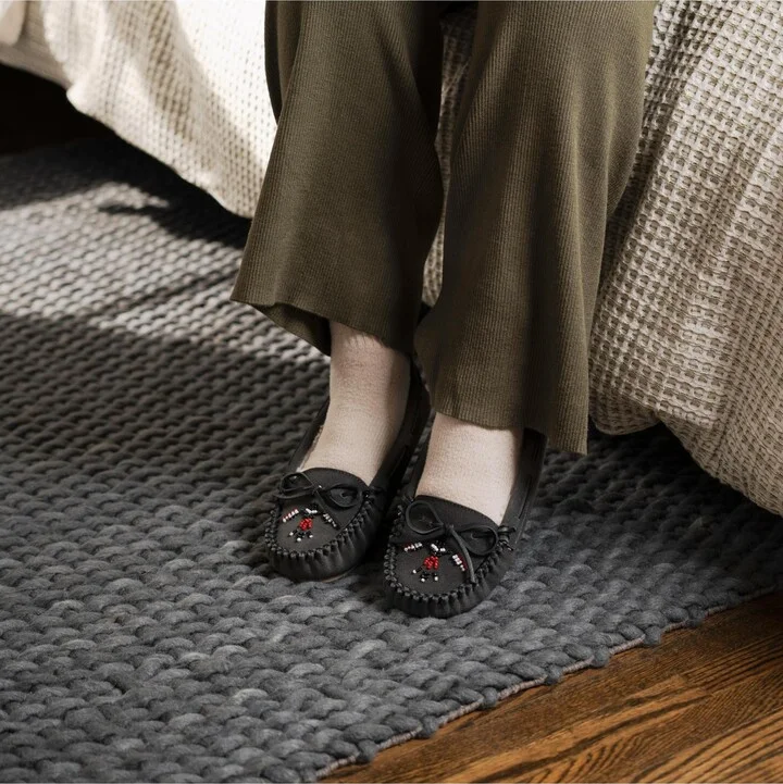 Minnetonka Women's Cally Thunderbird Animikii Suede Beaded Slippers - Image 3
