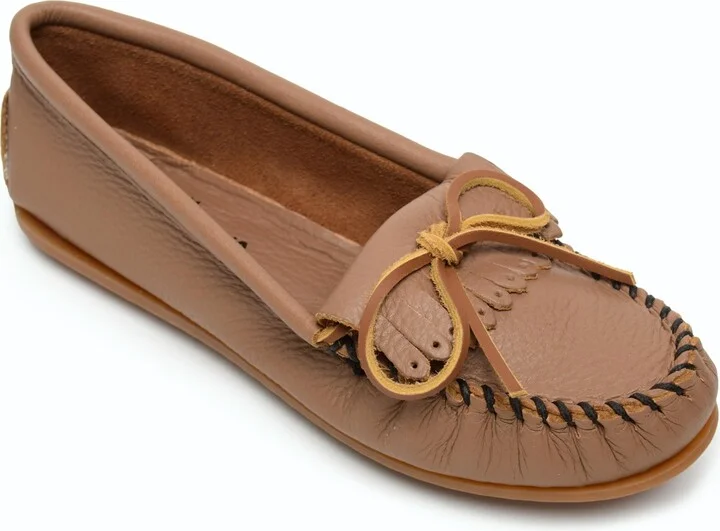 Minnetonka Women's Deerskin Kilty Moccasins
