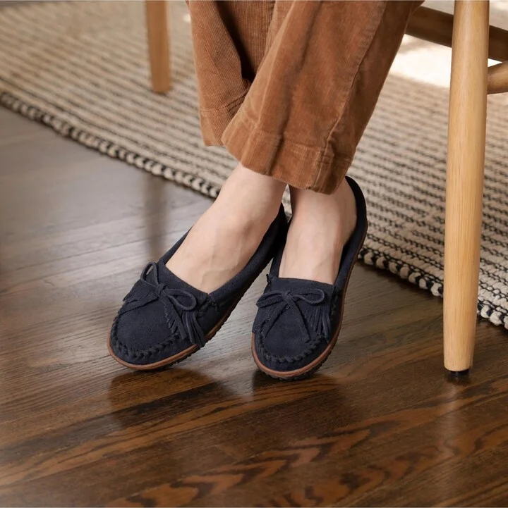 Minnetonka Women's Kilty Tread Moccasin - Image 9