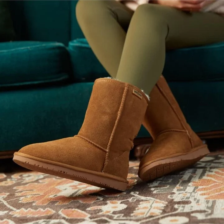 Minnetonka Women's Olympia Pull On Booties - Image 4