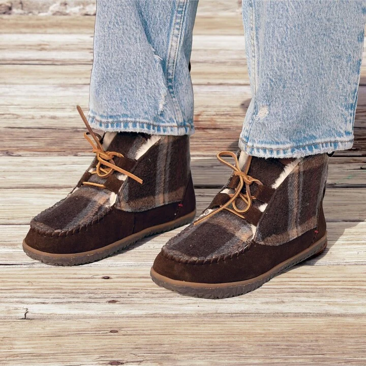 Minnetonka Women's Torrey Lace-up Slipper Booties - Image 4