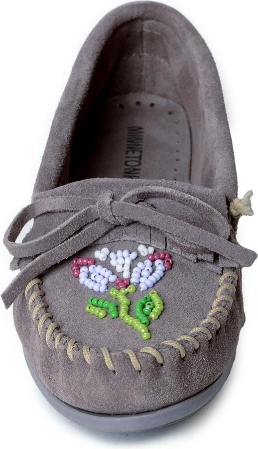 Minnetonka Women's Ziigwan Waabigwan Beaded Moccasins - Image 9