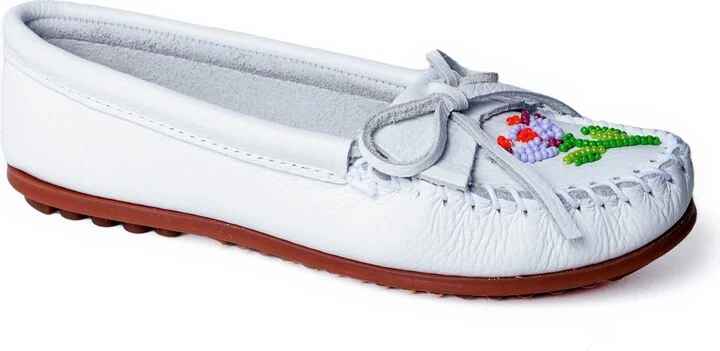 Minnetonka Women's Ziigwan Waabigwan Beaded Moccasins