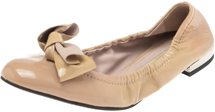 Miu Miu Beige Patent Leather Bow Scrunch Ballet Flats Size 36.5