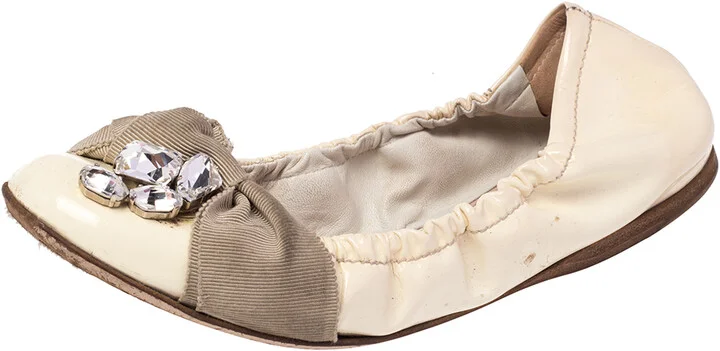Miu Miu Cream Patent Leather Crystal Embellished Scrunch Ballet Flats Size 36