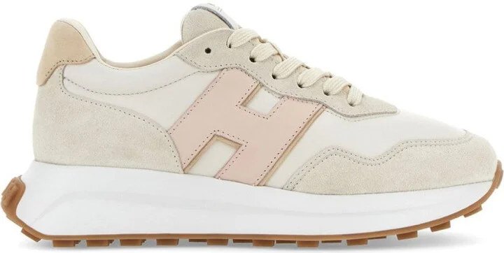 Modern White Sneakers With Textured Upper And Cushioned Sole