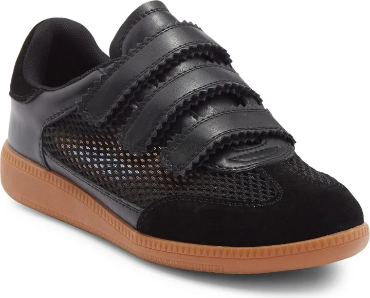Momentum Sneaker