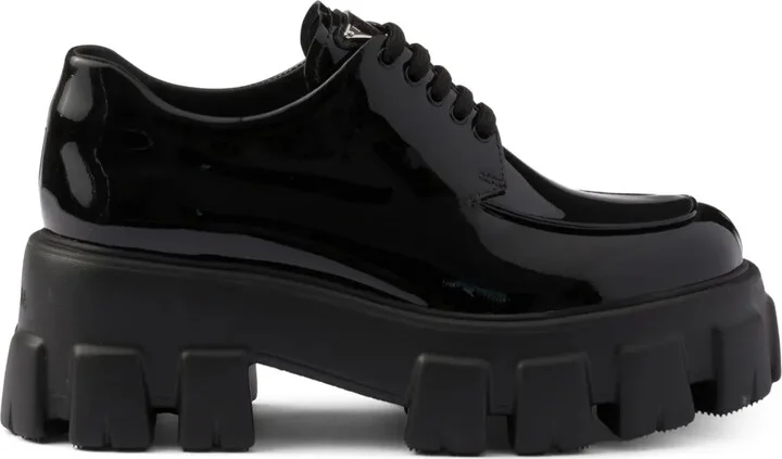 Monolith patent leather lace-up shoes