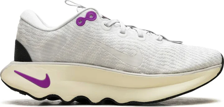 Motiva sneakers
