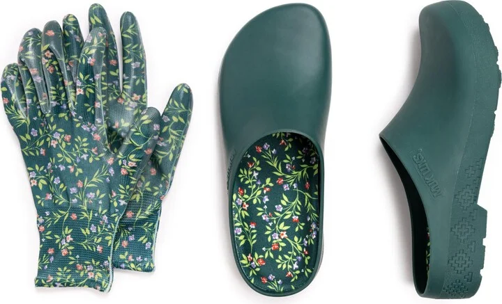 MUK LUKS Women’s Garden Clogs and Gloves Set – Waterproof