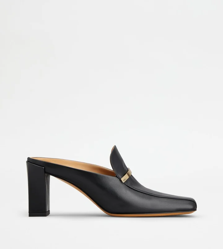 Mules in Leather