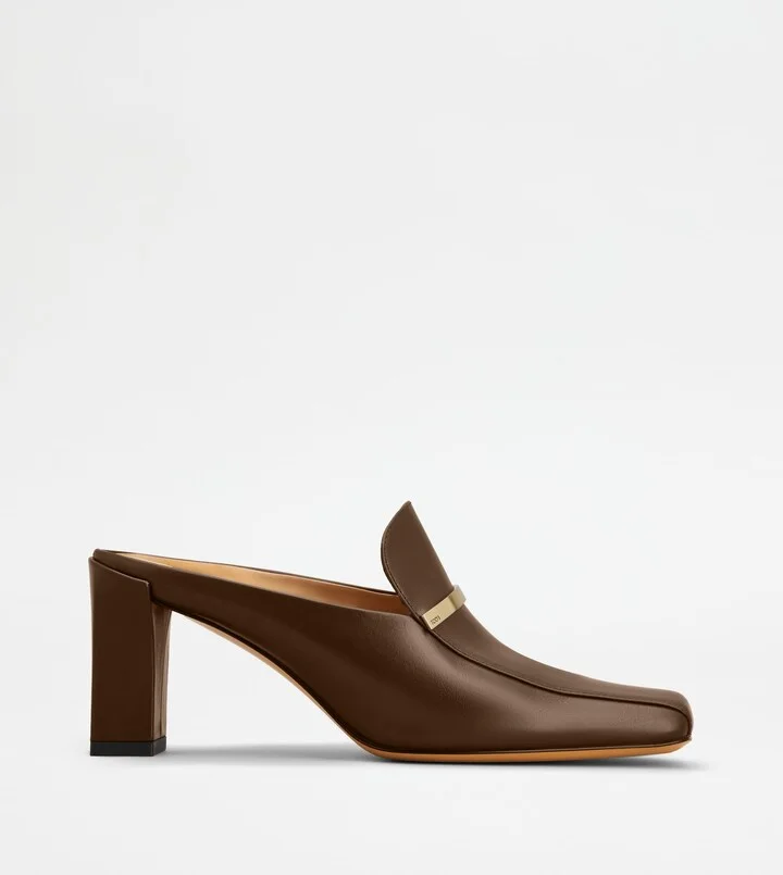 Mules in Leather