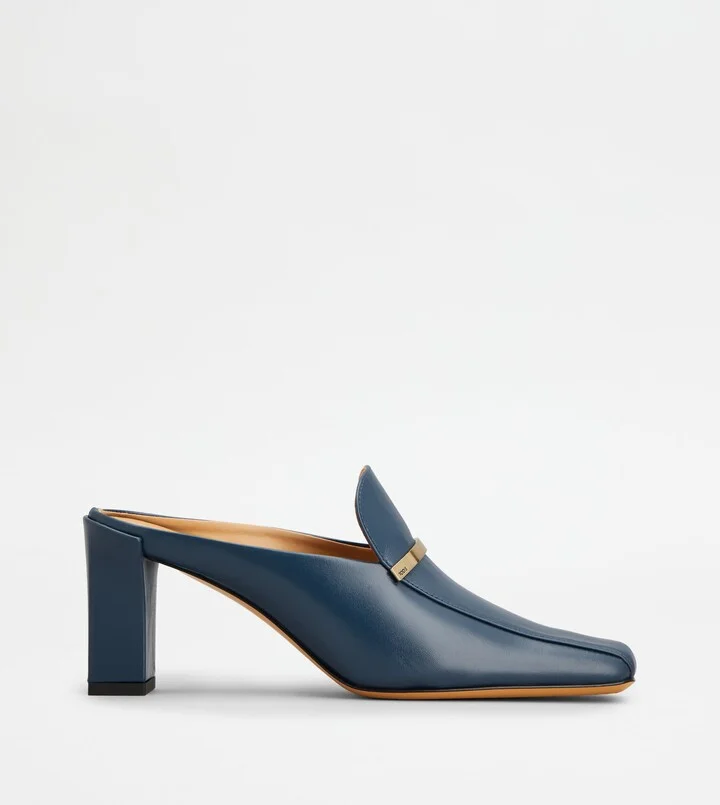 Mules in Leather
