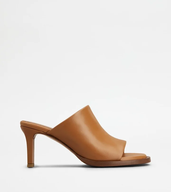 Mules in Leather