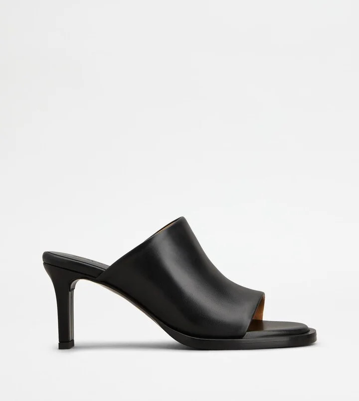 Mules in Leather