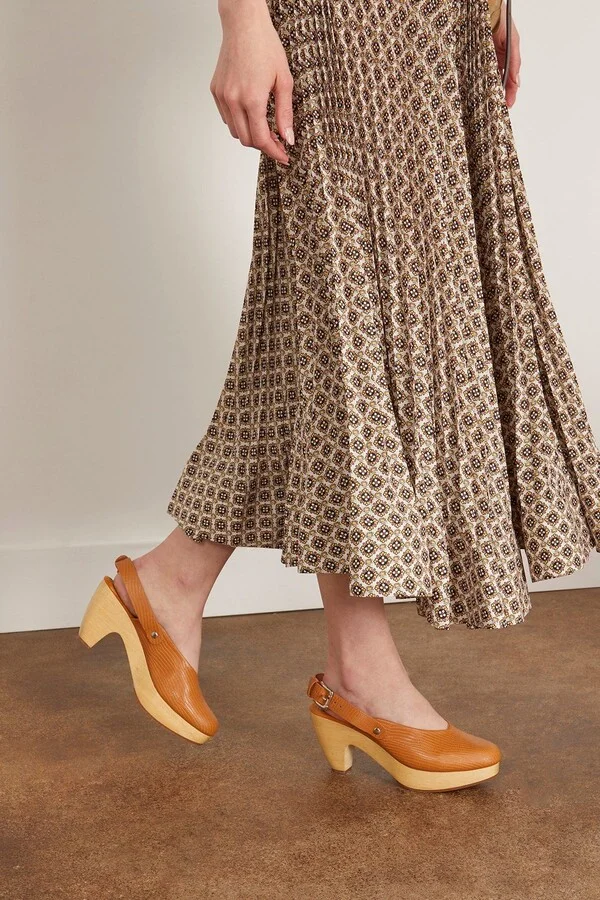 Myst Clog in Caramel - Image 2