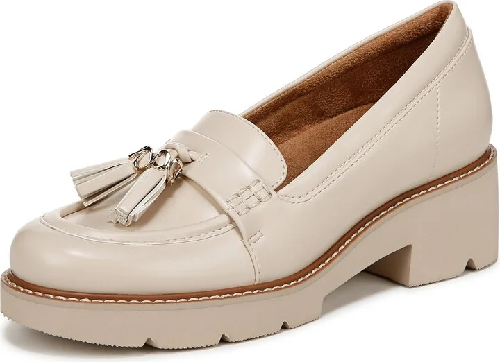 Naturalizer Womens Committed Tassel Lug Sole Loafer Porcelain White 7.5 M