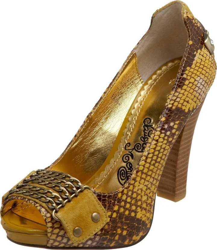 Naughty Monkey Women's Cotton Tail Leather Pump