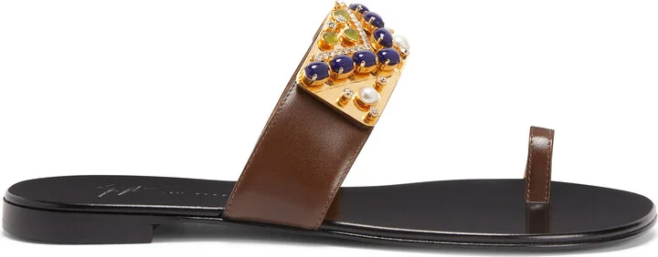 Nefertiti Flat