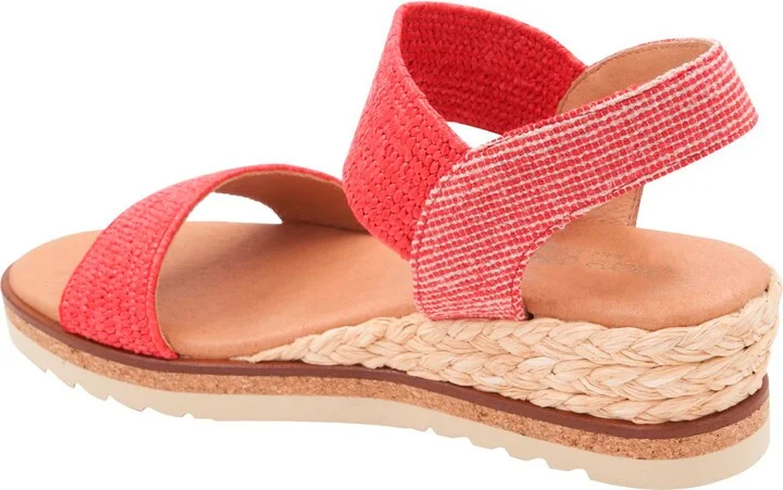 Neveah Featherweight Wedge Sandal - Image 9