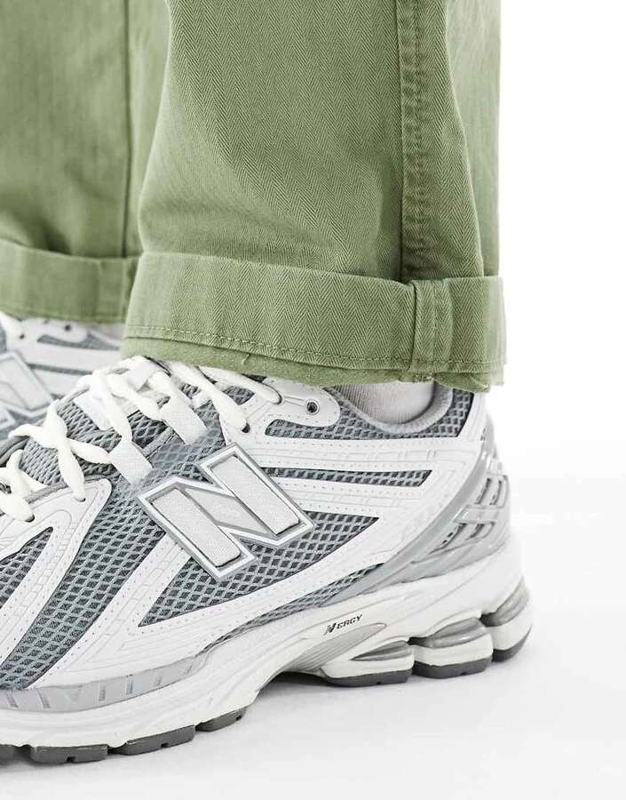 New Balance 1906 unisex sneakers in gray and white detail - Image 3