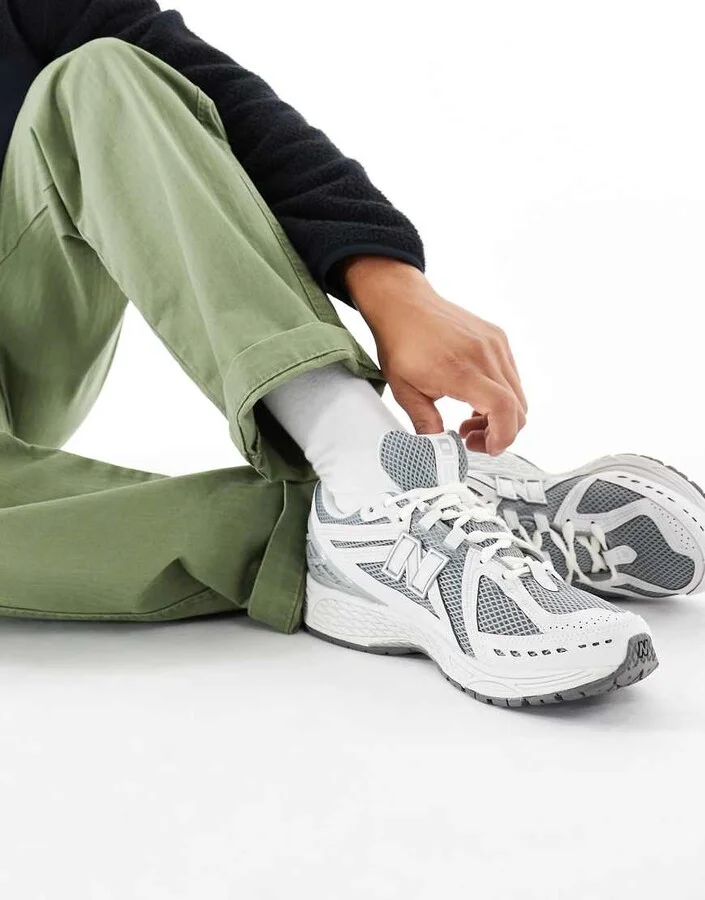 New Balance 1906 unisex sneakers in gray and white detail