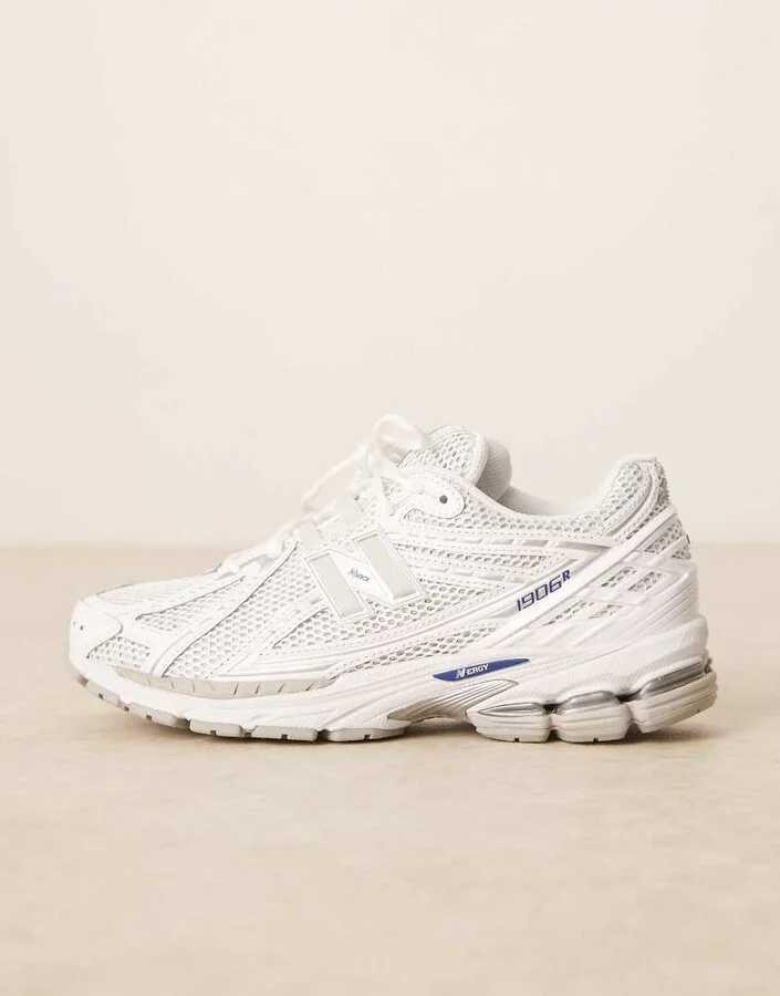 New Balance 1906 unisex sneakers in white - Image 2
