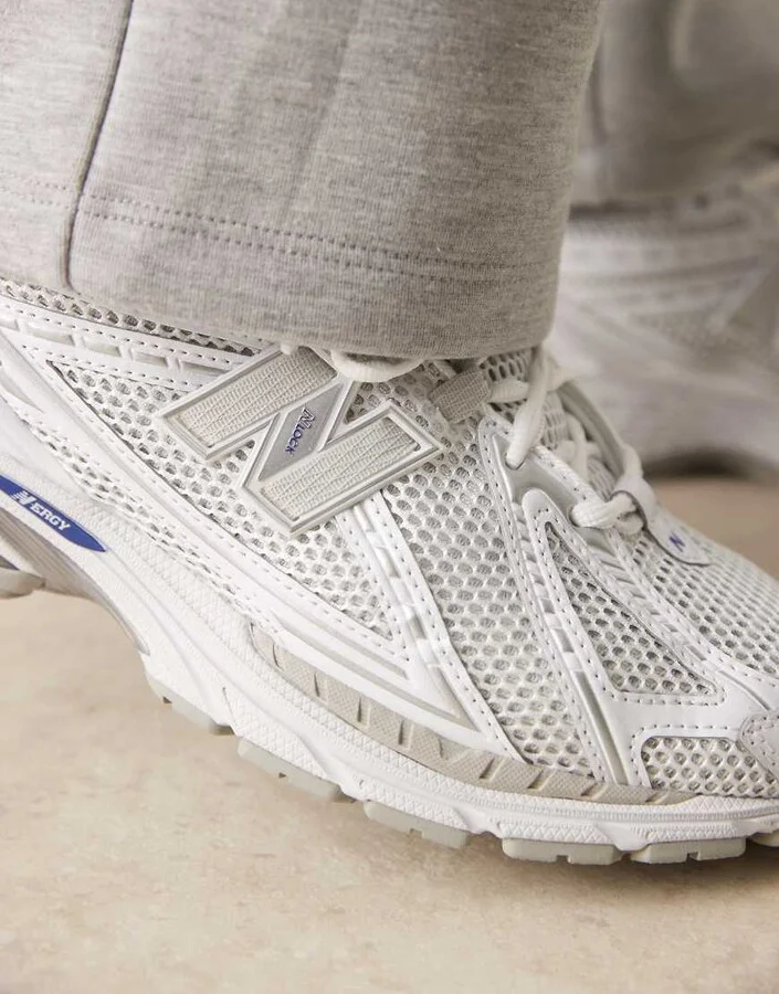 New Balance 1906 unisex sneakers in white - Image 4