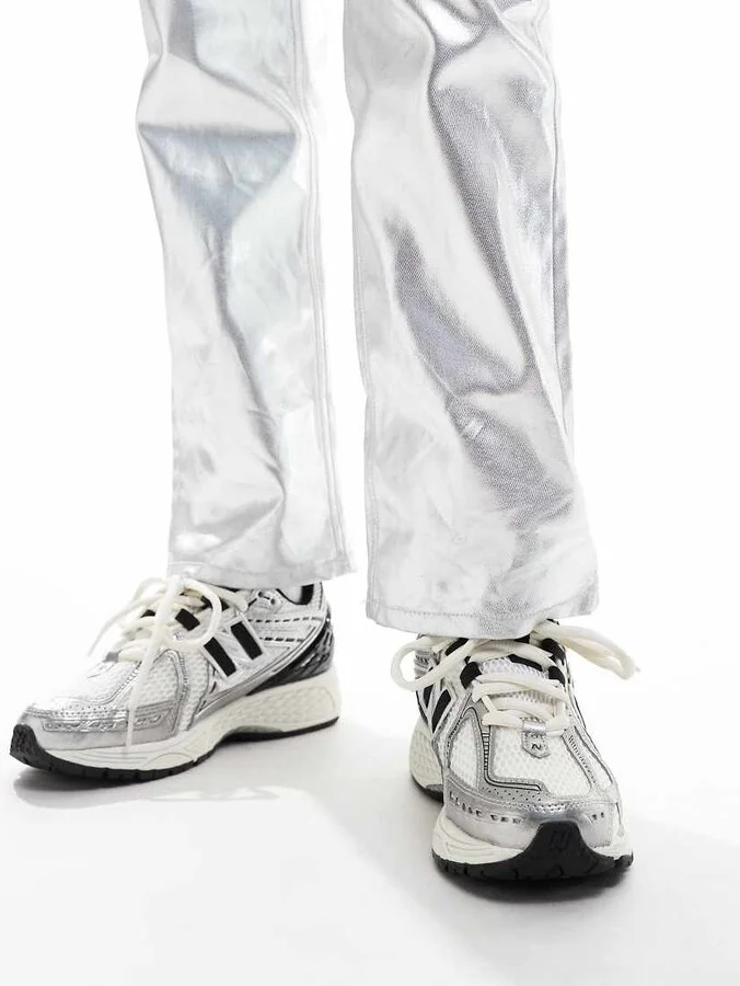 New Balance 1906 unisex sneakers in white and silver - Image 3